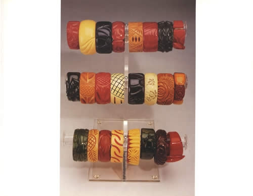 The Best of Bakelite and Other Plastic Jewelry With Price Guide by Dee Battle, Alayne Lesser